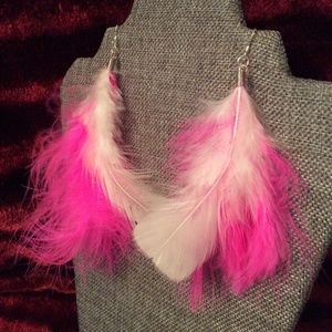 🎈Pink and white feather earrings🎈NWOT-NWB